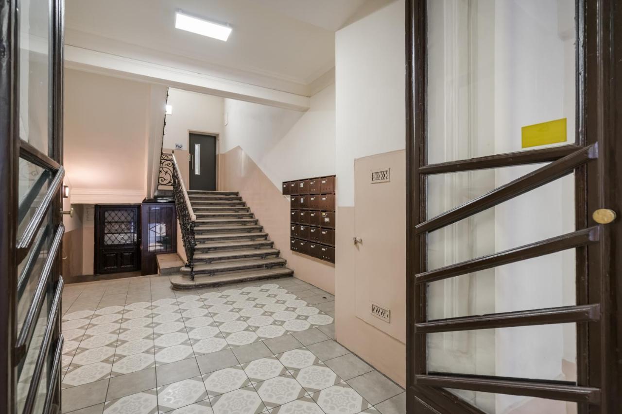 Bpr R20 Studio Home With A/C Budapest Kültér fotó
